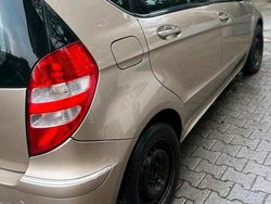Gold Gebraucht 2004 Mercedes A170 Kleinwagen | 3.500 €