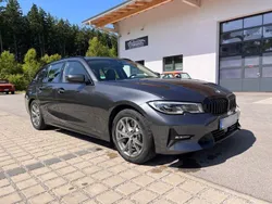 Grau Gebraucht 2021 BMW 330e Sport Line Kombi | 28.500 € (Fairer Preis)