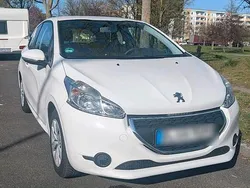 Weiß Gebraucht 2014 Peugeot 208 Kleinwagen | 6.499 € (Fairer Preis)
