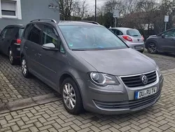 Grau Gebraucht 2010 VW Touran Freestyle Van / Kleinbus | 7.900 € (Teuer)