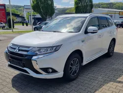 Perlmuttweiss Gebraucht 2018 Mitsubishi Outlander P-HEV Top SUV | 23.990 € (Teuer)