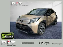 Gingerbeige metallic / schwarz Gebraucht 2022 Toyota Aygo X-plore Kleinwagen | 14.990 € (Guter Preis)