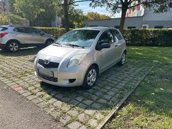 Silber Gebraucht 2006 Toyota Yaris Kleinwagen | 1.800 € (Etwas zu teuer)