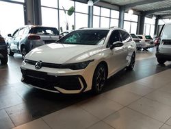 Weiß Gebraucht 2024 VW Golf VIII R-line Limousine | 31.990 € (Fairer Preis)