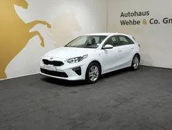 Weiß Gebraucht 2020 Kia Ceed Vision Limousine | 18.400 € (Etwas zu teuer)