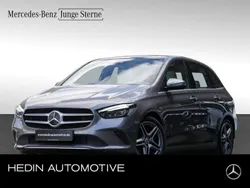 Grau Gebraucht 2019 Mercedes B180 AMG Van / Kleinbus | 22.639 € (Guter Preis)