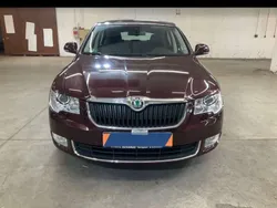 Rot rosso brunello metallic Gebraucht 2009 Skoda Superb Elegance Limousine | 8.500 € (Fairer Preis)