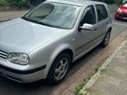 Silber Gebraucht 2000 VW Golf IV Limousine | 900 €