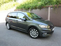 Grau Gebraucht 2016 VW Touran Comfortline Van / Kleinbus | 16.000 € (Fairer Preis)