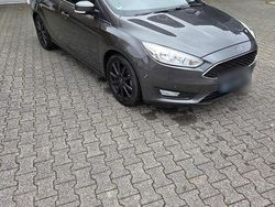 Grau Gebraucht 2016 Ford Focus Trend Kombi | 10.200 € (Fairer Preis)