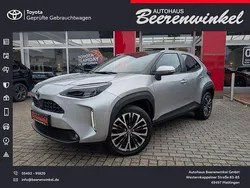 Shimmering silver metallic Gebraucht 2021 Toyota Yaris Hybrid Elegant | 23.690 € (Etwas zu teuer)