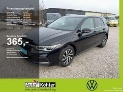 Deep black perleffekt (metallic) Gebraucht 2022 VW Golf Style Limousine | 23.280 € (Fairer Preis)