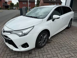 Weiß Gebraucht 2016 Toyota Avensis Edition-S Kombi | 7.490 € (Guter Preis)