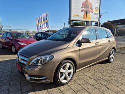 Grau Gebraucht 2014 Mercedes B200 Sport Van / Kleinbus | 15.550 € (Fairer Preis)