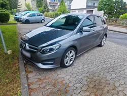Grau Gebraucht 2016 Mercedes B200 Van / Kleinbus | 10.700 € (Fairer Preis)