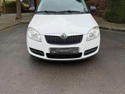 Weiß Gebraucht 2009 Skoda Fabia Limousine | 1.950 € (Fairer Preis)