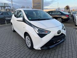 Weiß Gebraucht 2022 Toyota Aygo X-play Kleinwagen | 10.410 € (Guter Preis)