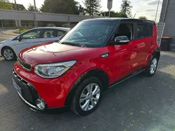 Rot Gebraucht 2016 Kia Soul SUV | 24.980 €