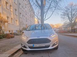 Grau Gebraucht 2016 Ford Fiesta Limousine | 8.350 € (Etwas zu teuer)