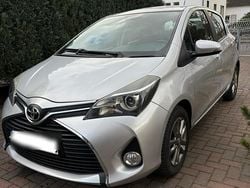 Grau Gebraucht 2015 Toyota Yaris Kleinwagen | 6.500 € (Guter Preis)