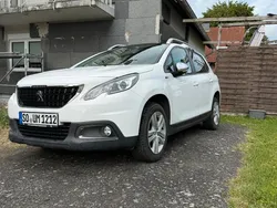 Weiß Gebraucht 2017 Peugeot 2008 Style SUV | 8.800 € (Fairer Preis)