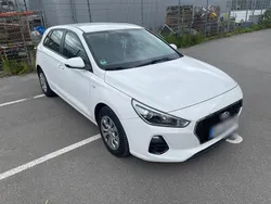 Weiß Gebraucht 2017 Hyundai i30 Limousine | 9.950 € (Fairer Preis)