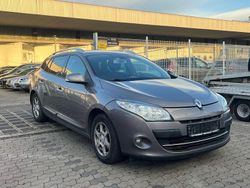 Grau Gebraucht 2011 Renault Mégane III Dynamique Limousine | 1.950 € (Fairer Preis)