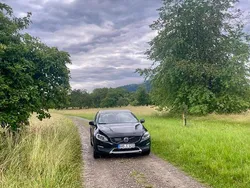 Schwarz Gebraucht 2016 Volvo V60 CC Kombi | 15.500 € (Teuer)