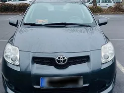 Grau Gebraucht 2009 Toyota Auris Limousine | 3.000 €