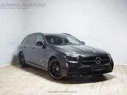 Grafitgrau metallic (metallic) Gebraucht 2023 Mercedes E220 AMG Kombi | 43.990 € (Fairer Preis)