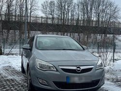 Grau Gebraucht 2011 Opel Astra Kleinwagen | 2.950 € (Superpreis)