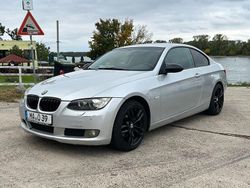 Silber Gebraucht 2009 BMW 320 Sport Line Coupé | 7.300 € (Fairer Preis)