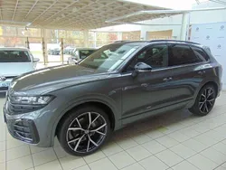 Grau Gebraucht 2024 VW Touareg Style SUV | 87.990 €