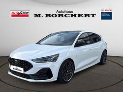 Weiß Gebraucht 2023 Ford Focus ST Limousine | 31.995 € (Etwas zu teuer)