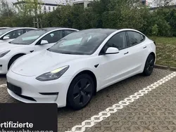 Weiß Gebraucht 2021 Tesla Model 3 Long Range RWD Limousine | 29.700 € (Teuer)