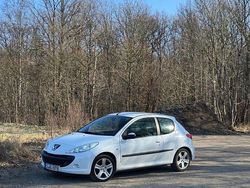 Weiß Gebraucht 2011 Peugeot 206+ Kleinwagen | 3.500 € (Fairer Preis)
