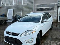 Weiß Gebraucht 2013 Ford Mondeo Limousine | 1.900 €
