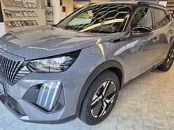 Grau Neu 2024 Peugeot 2008 GT SUV | 31.990 € (Etwas zu teuer)