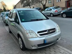 Silber Gebraucht 2003 Opel Meriva Van / Kleinbus | 700 € (Superpreis)