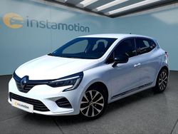 Weiß Gebraucht 2023 Renault Clio V Kleinwagen | 18.699 € (Fairer Preis)