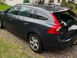 Schwarz Gebraucht 2016 Volvo V60 Momentum Kombi | 14.900 € (Fairer Preis)