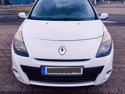 Weiß Gebraucht 2009 Renault Clio II Rip Curl Limousine | 1.299 € (Guter Preis)