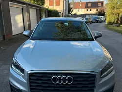 Grau Gebraucht 2018 Audi Q2 SUV | 18.500 € (Fairer Preis)