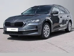 Graphitegrau metallic Gebraucht 2024 Skoda Octavia Selection Kombi | 24.870 € (Superpreis)