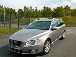 Beige Gebraucht 2014 Volvo V70 Summum Kombi | 10.500 € (Fairer Preis)