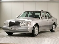 Silber Gebraucht 1994 Mercedes E200 Limousine | 17.950 €