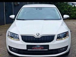 Weiß Gebraucht 2013 Skoda Octavia Limousine | 11.500 € (Fairer Preis)