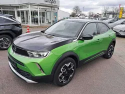 Grün (matcha green/ikone gruen) Gebraucht 2021 Opel Mokka-e Ultimate SUV | 19.590 € (Etwas zu teuer)