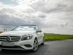 Weiß Gebraucht 2015 Mercedes A180 AMG line Limousine | 9.790 € (Fairer Preis)