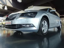 Silber Gebraucht 2017 Skoda Superb Ambition Kombi | 17.490 € (Fairer Preis)